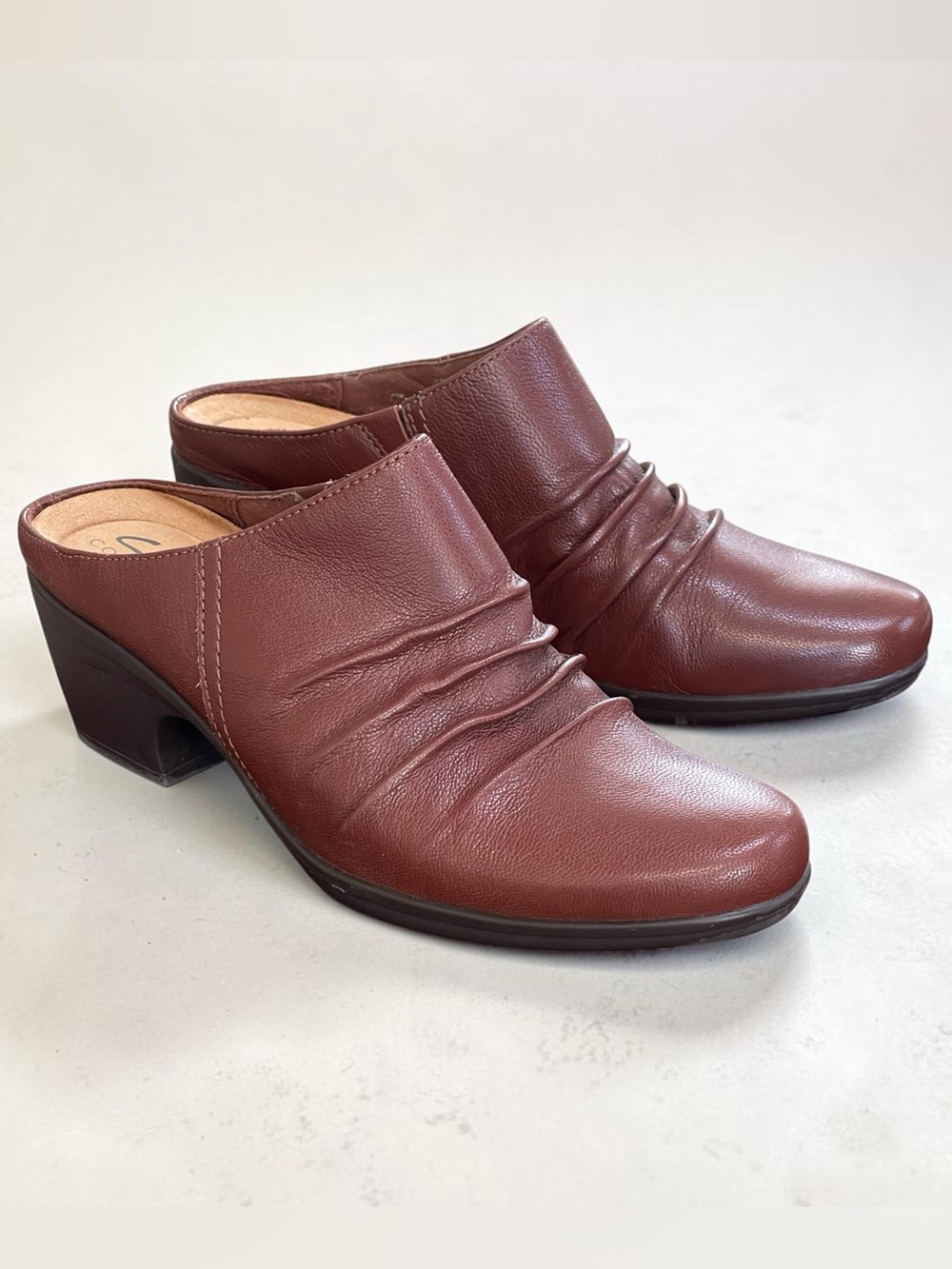 Clarks Emily Charm Brown Leather Slip-On Mule Heels Sz 8 Round Toe Ruched